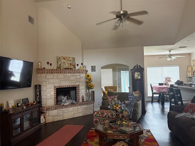 Building Photo - 113 Canyon Rd