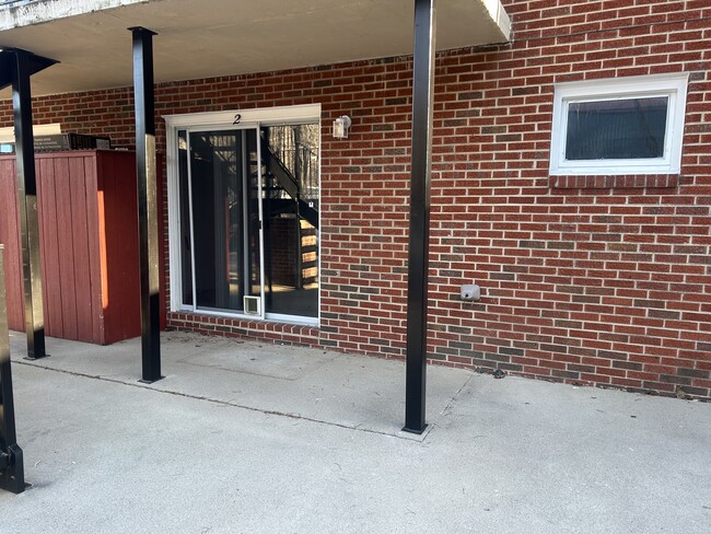 Building Photo - 106-108 W Mountain View Rd