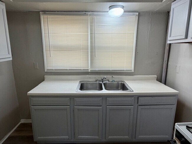 Building Photo - 97 Fairgrove St