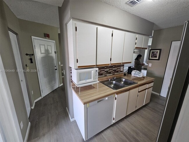 Foto del edificio - 18306 NW 68th Ave