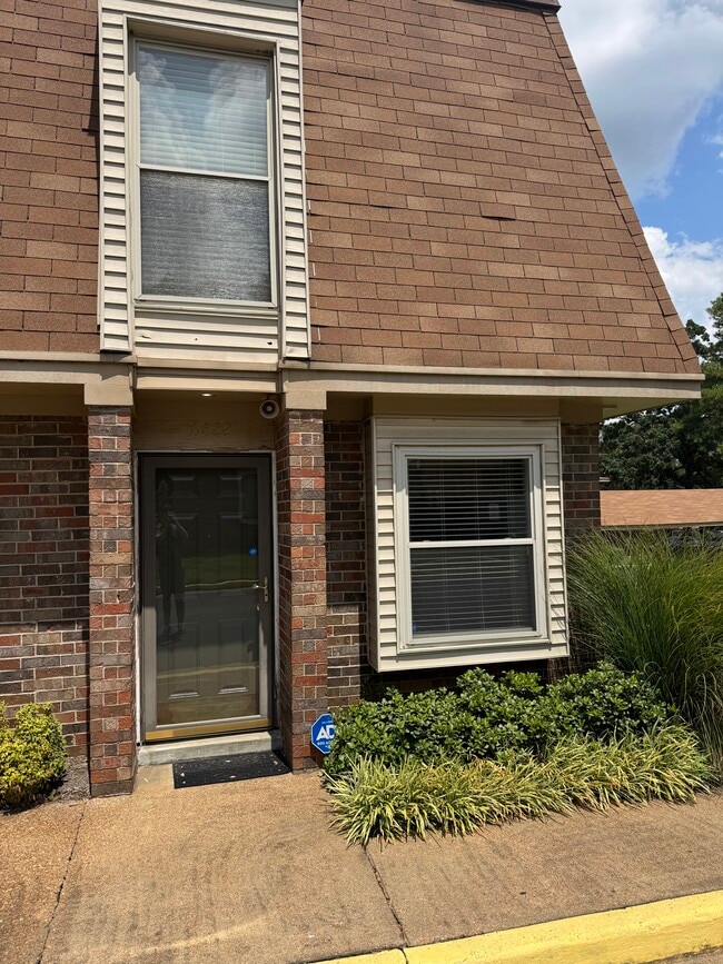 Building Photo - 6622 Poplar Woods Cir S