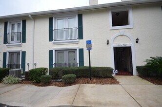 Building Photo - 13715 Richmond Park Dr N