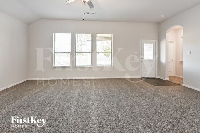 Building Photo - 14765 Country Club Dr