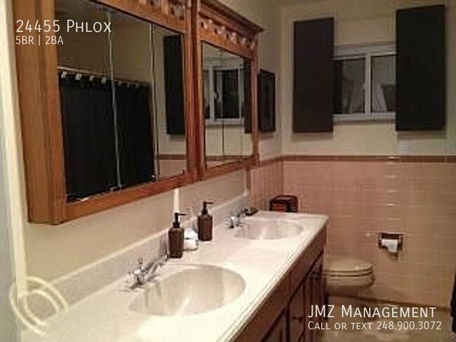 Building Photo - 5 bedroom 2 bath brick ranch for rent