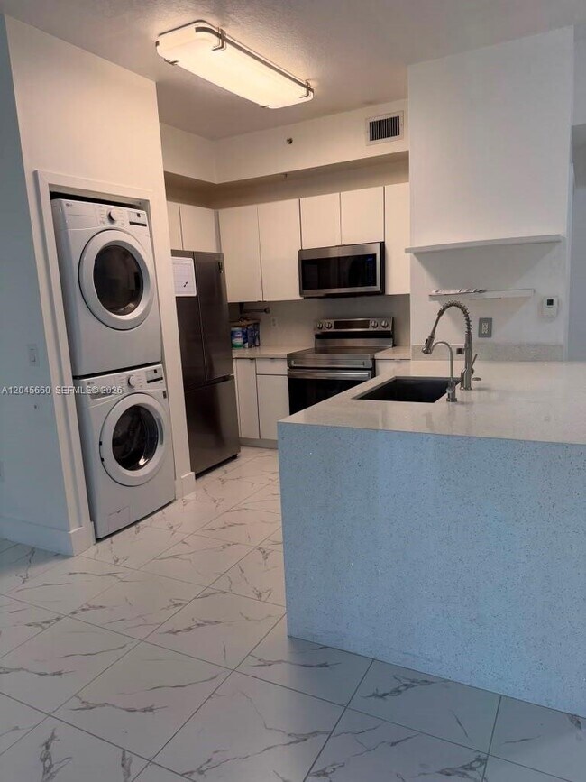 Foto del edificio - 7220 NW 114th Ave