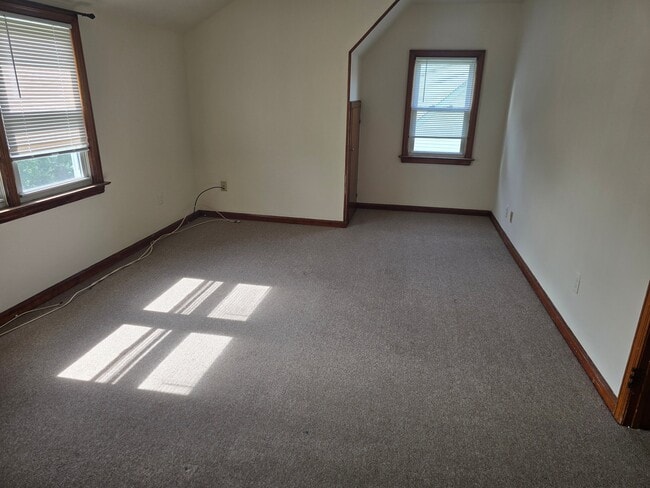 Building Photo - 18 Ryle Ave