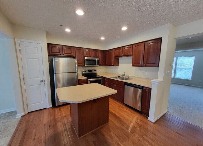 Building Photo - SPACIOUS 3-Level Townhome in Winston's Choice
