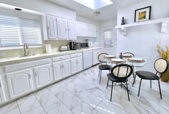 Foto del edificio - 8655 Clifton Way