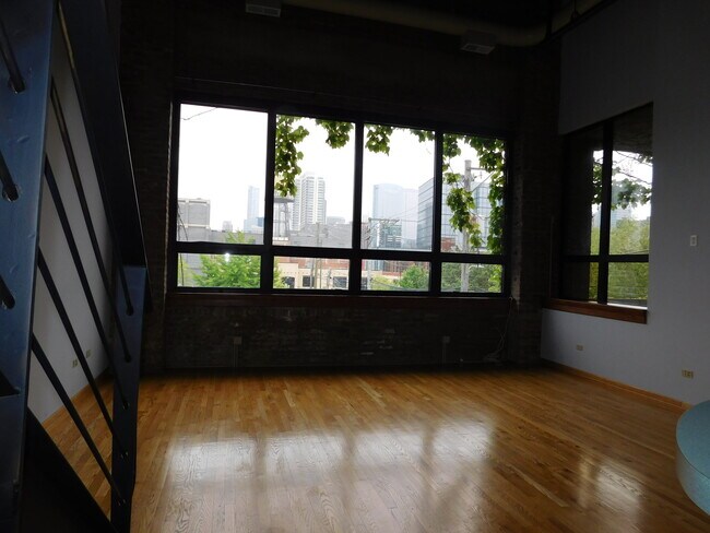 Building Photo - 413 N Carpenter St