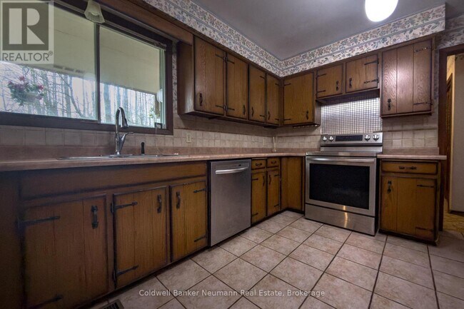 Photo du bâtiment - 4711 Watson Rd S