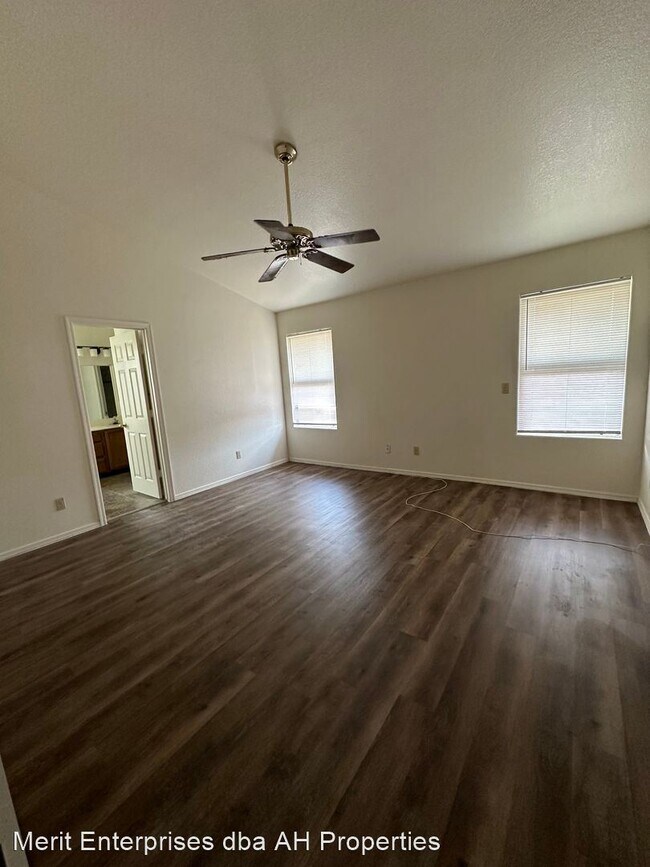 Building Photo - 3 br, 2 bath House - 1622 E ERIE ST