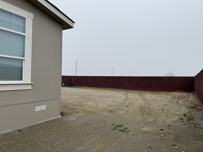 Building Photo - 819 Dianne Dr