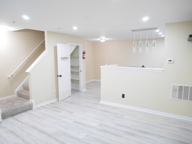 Foto del edificio - Spacious Townhome- Glen Burnie, MD *PET FR...