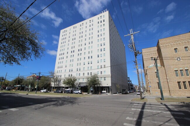 Foto del edificio - 1205 Saint Charles Ave