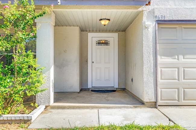 Building Photo - 9631 Hillside Trail