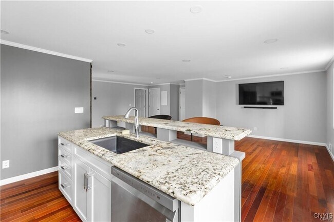 Foto del edificio - 238 Oriskany Blvd