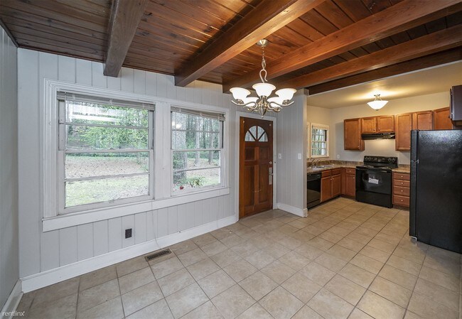 Foto del edificio - 3 br, 1 bath House - 379 Hilltop Cir
