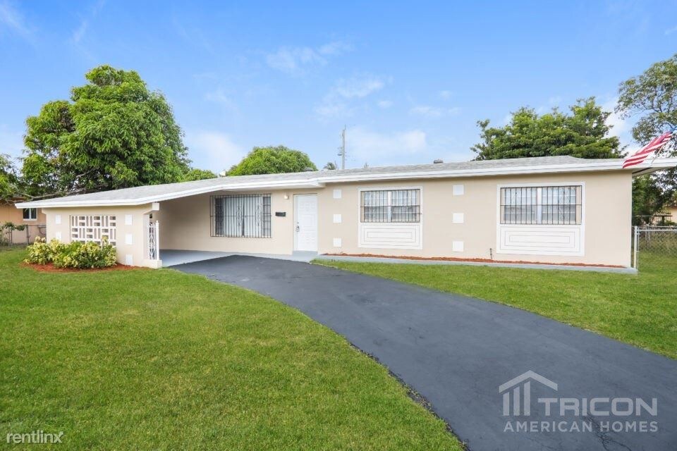 Primary Photo - 2921 NW 189th St