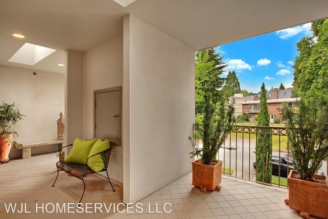 Building Photo - 3 br, 2 bath House - 319 4th Ave #201