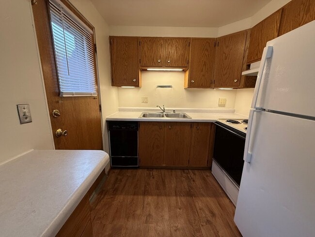 Building Photo - 2414 Brentwood Pky