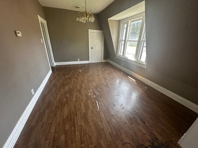 Building Photo - 305 N 16th st.