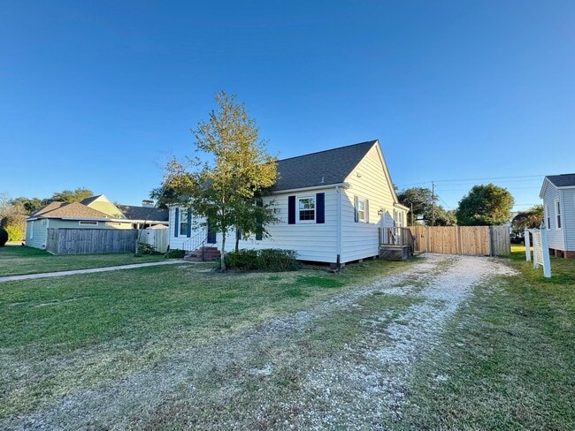 Building Photo - 1114 10th St