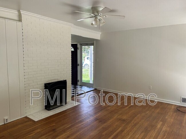 Building Photo - 12803 Leahy Dr