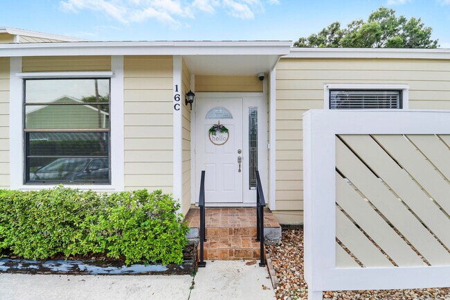 Foto del edificio - 703 Stonewood Ct
