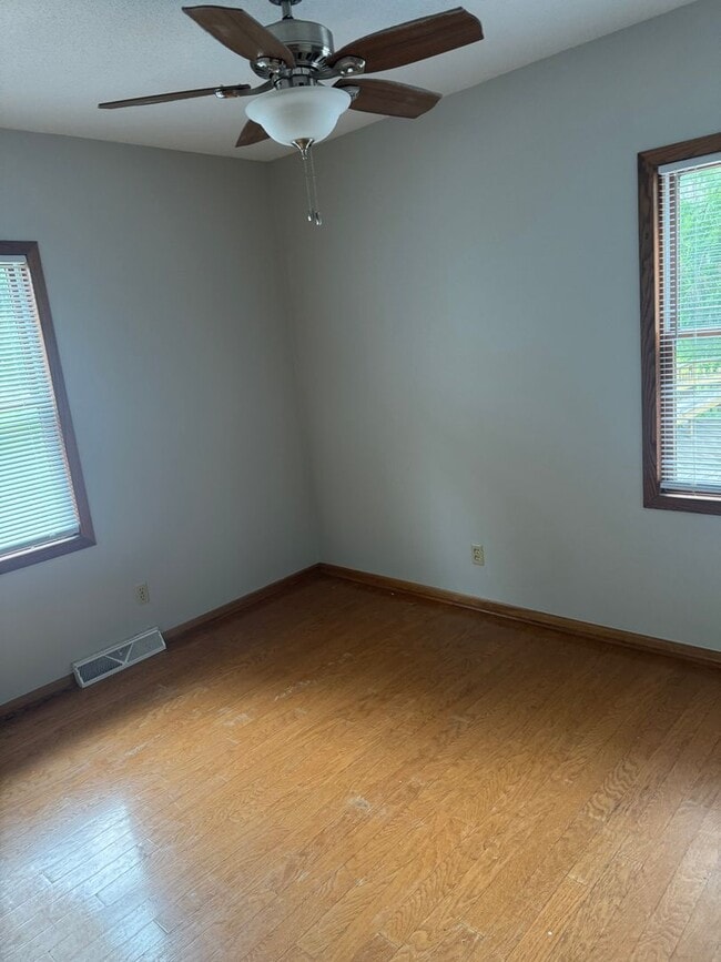 Building Photo - Great little home without the high price!