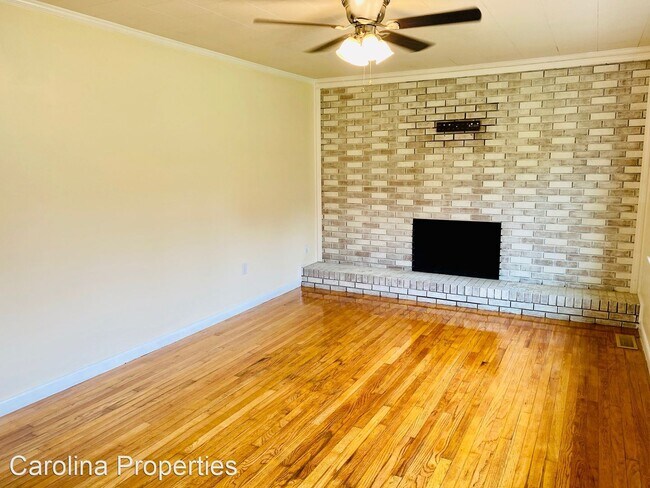 Building Photo - 3 br, 1 bath House - 245 Sunset Ridgewood Dr