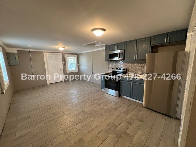 Foto del edificio - 2431 Monroe Ave