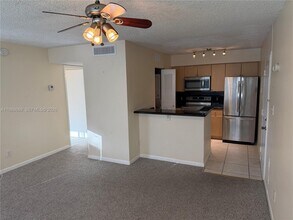 Building Photo - 550 S Park Rd