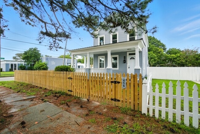 Building Photo - 656 Florida Ave