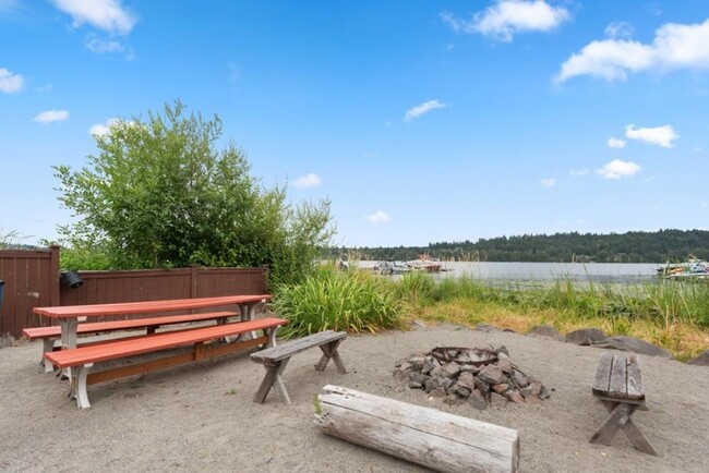 Building Photo - 4050 West Lake Sammamish Pkwy NE