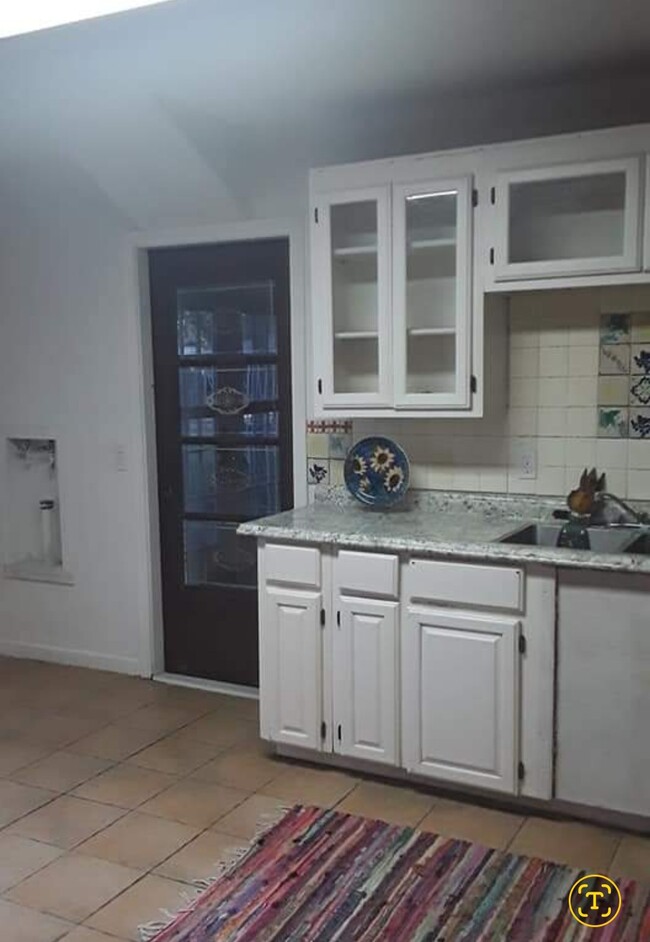 Kitchen - 2031 Beechaven Dr