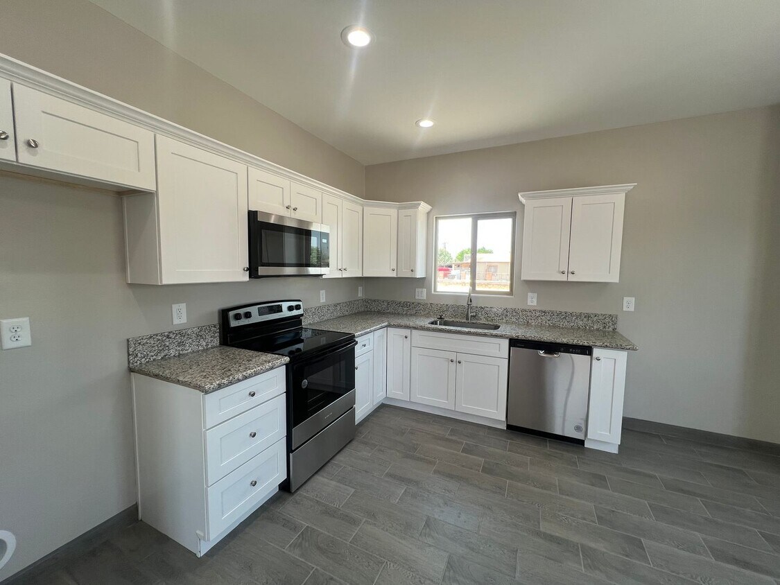 Primary Photo - Brand New Duplex - 3bedroom 2 bathroom - *...
