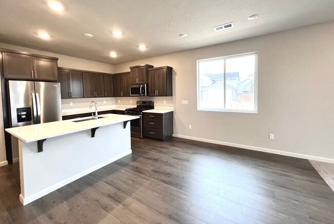 Building Photo - Newly Built Home Located in Redmond OR!!