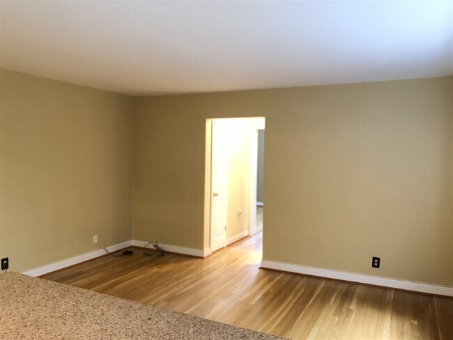 Building Photo - 210 Woodcliff Ave