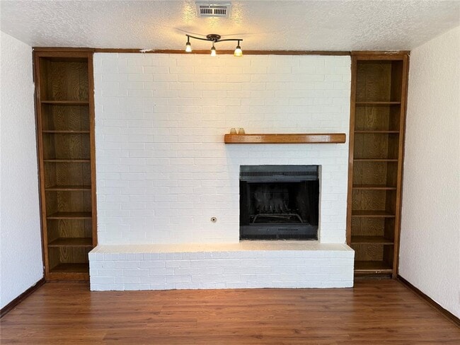 Building Photo - 1109 Dustin Dr