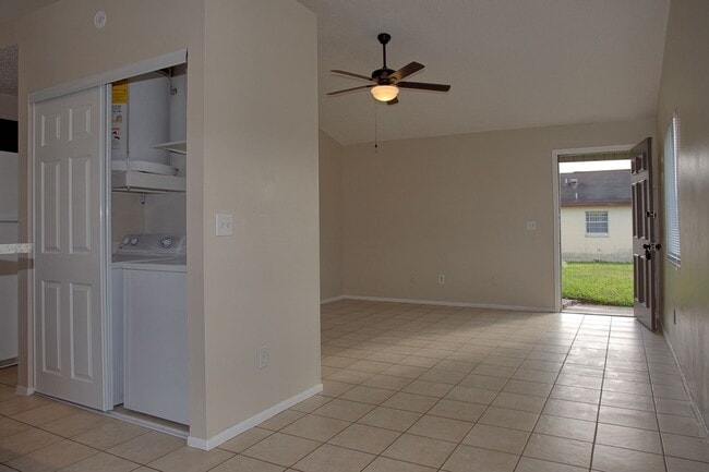 Building Photo - 2 bed/1.5 bath duplex off Semoran Blvd