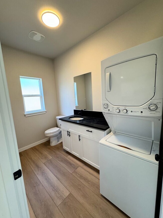 Foto del edificio - Newly Built 3 Bed, 2.5 Bath Cottage Homes with Washer & Dryer