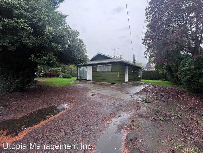 Foto del edificio - 3 br, 1 bath House - 14110 SE Rhone St.