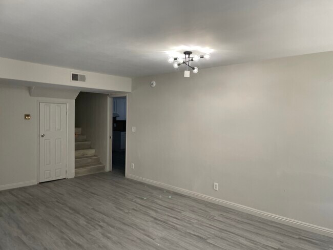 Foto del edificio - 1419 Bates Ave