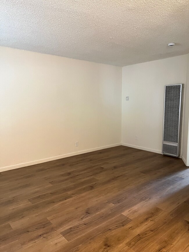 Building Photo - Owl Creek Apartment Homes