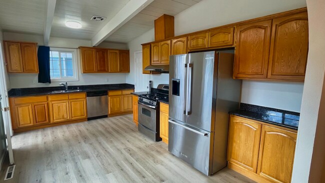 Building Photo - 31141 Meadowbrook Ave