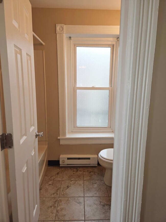 Building Photo - 1402 W Turner St