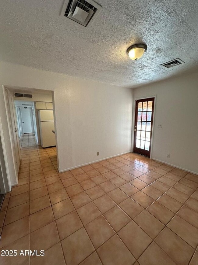 Building Photo - Fantastic 3BR/2BA Home in South Phoenix Av...