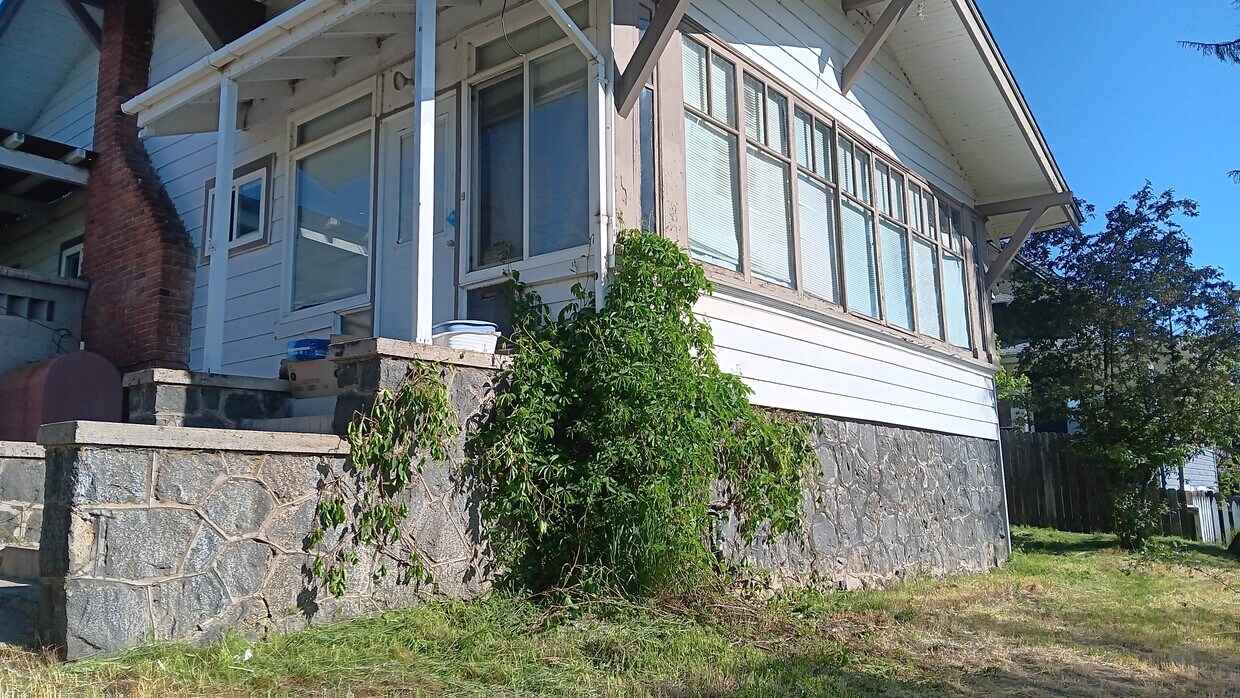 Primary Photo - 501 Cypress Ave