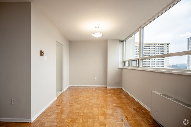 1BR, 1BA - 800SF - Living Room - Wynford Central