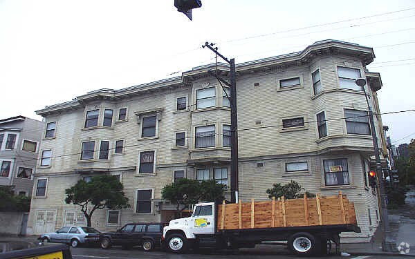 Building Photo - 1285 Oak St